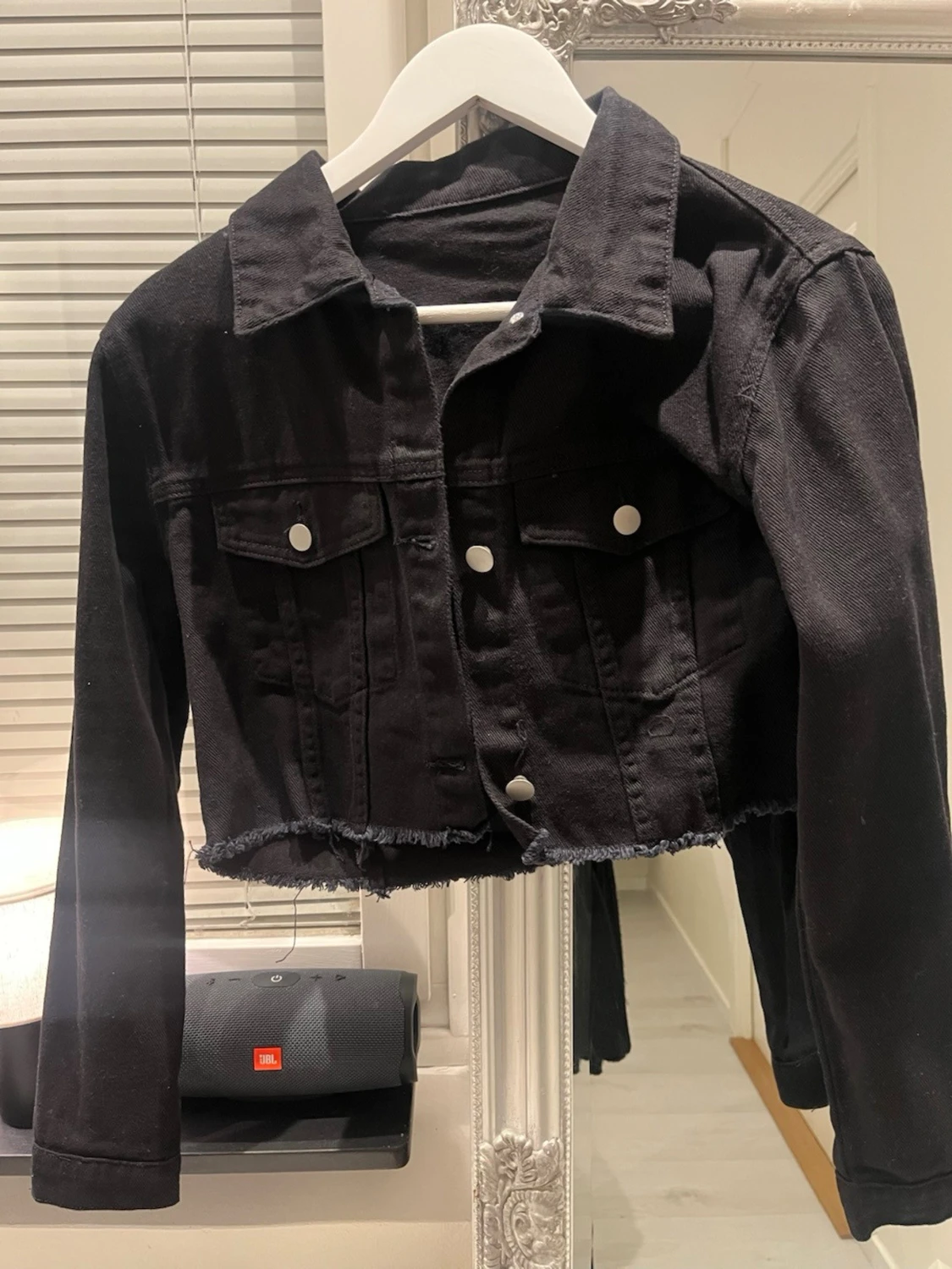 Svart croppad jeansjacka