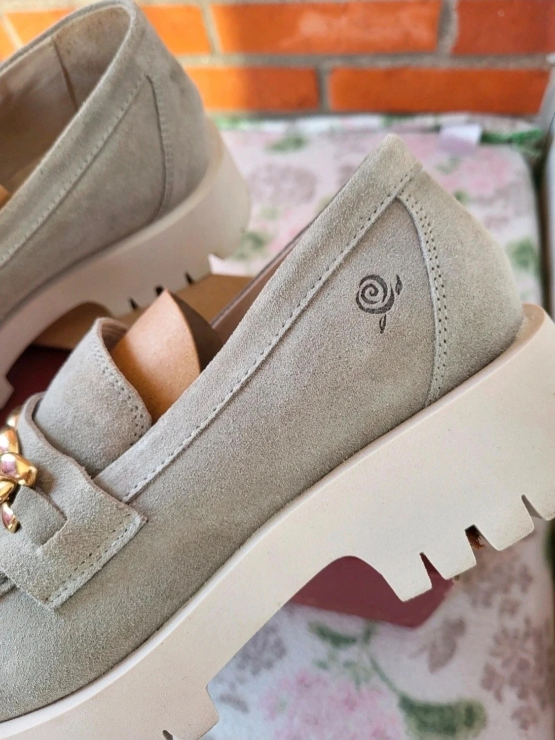 Rosa Negra Loafers, mint grön läder guld detaljer, Storlek 40 - 2