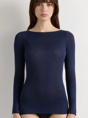 Mörkblå intemissemi tröja - Marinblå intemissemi tröja. Köpt för 2 månader sen för 500kr andvänt 1 gång. Ingen slitning eller defekt. Kommer ej till andvändning!❤️