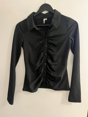 Svart långärmad skjorta - Använda någon enstaka gång 