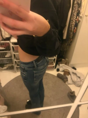 Ltb valerie jeans  - Säljer nu mina ltb valerie jeans som är använda någon enstaka gång, pågrund av fel storlek. Med snygga slitningar från original Storlek w24/L30 Skicka vid funderingar 🤗