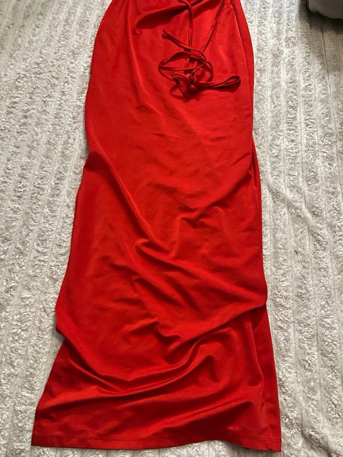 Röd tajt långklänning med snörning - 2