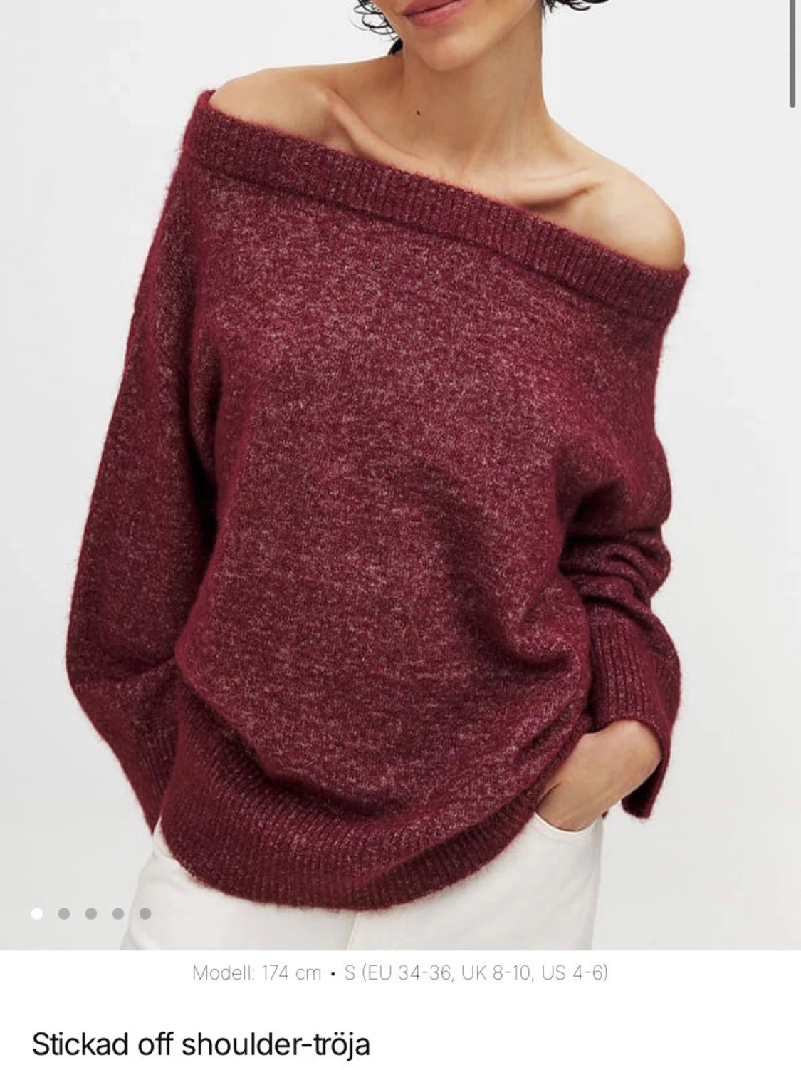 Vinröd stickad offshoulder-tröja