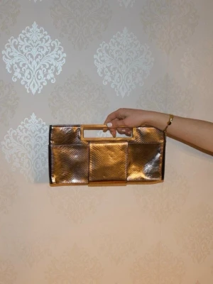 Silver (02) - Elegant silverväska som passar till alla festliga evenemang 🪩