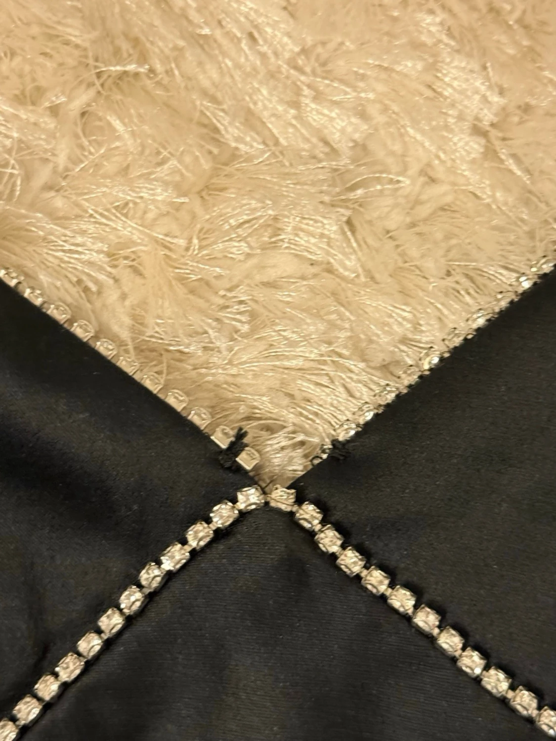 Svart långklänning med strassdetaljer - 1