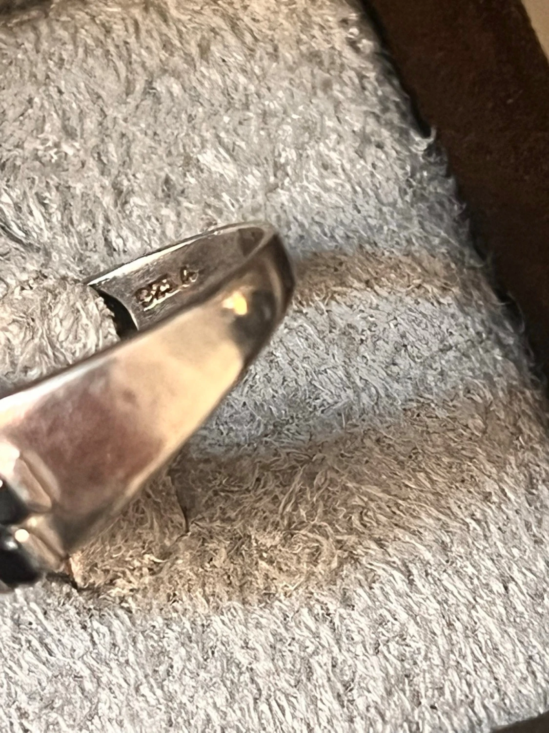 Silvrig ring med rutigt mönster - 4