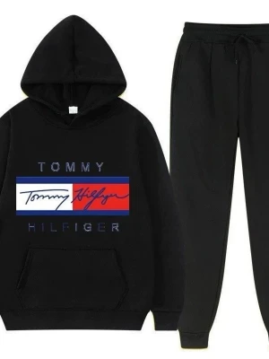 Tommy hillfiger Tracksuit - Vacker Tommy hillfiger Tracksuit, som passar alla oavsett  ålder. Skön, varm, mjuk. Finns vilken size som helst 