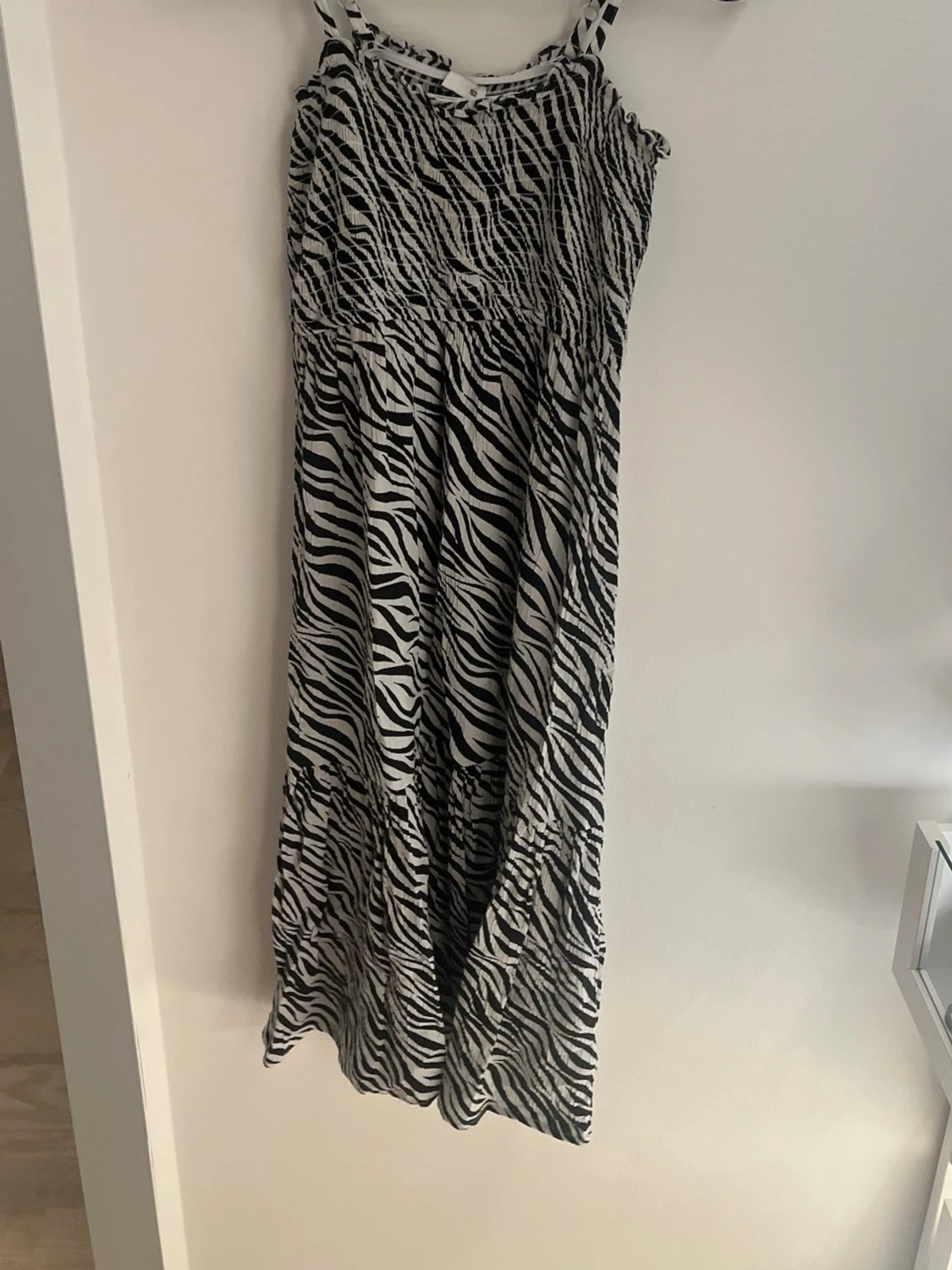 Zebramönstrad långklänning 152