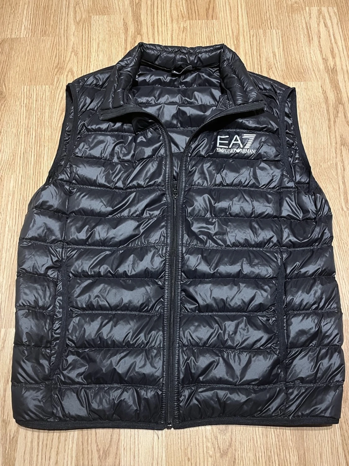 Svart väst från Emporio Armani EA7