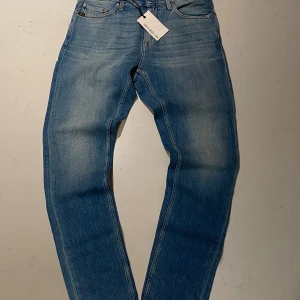 Tiger of Sweden jeans - Tja! Säljer helt sprillans nya tiger of sweden jeans. De är aldrig använda och aldrig tvättade heller. Inga skador eller fläckar någonstans å topp skick. Tags och storlek sitter på! Fraktar samma dag som du köper 110%. Var inte rädd att höra av dig och priset är självklart prutbart