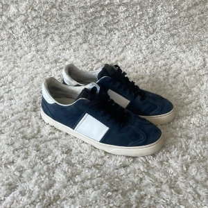 valentina flycrew  - som nya. endast skorna hänger med fråga gärna på