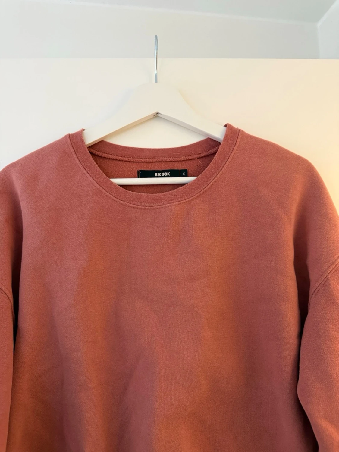 Rostbrun/rosa sweatshirt från Bik Bok - 1