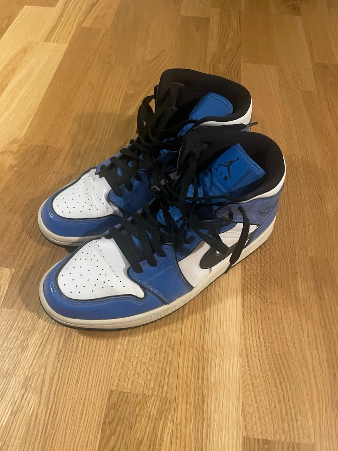 Jordan 1 mid air signal blue
