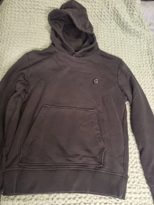 Hoodie  - Hoodie storlek XL för barn som motsvarar ungefär 164. Något sliten I färgen, därav priset.