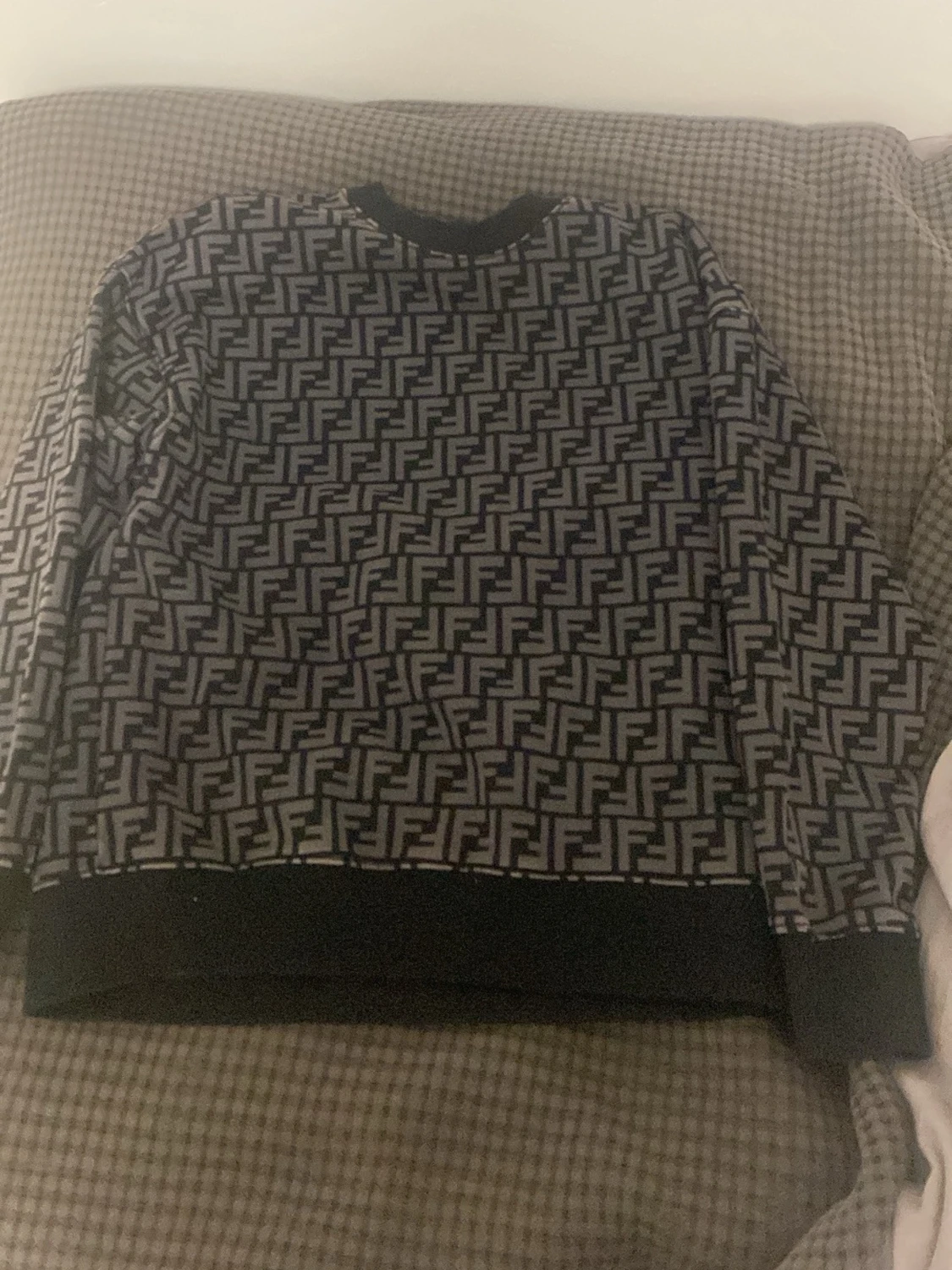 Svart mönstrad tröja från Fendi - 2