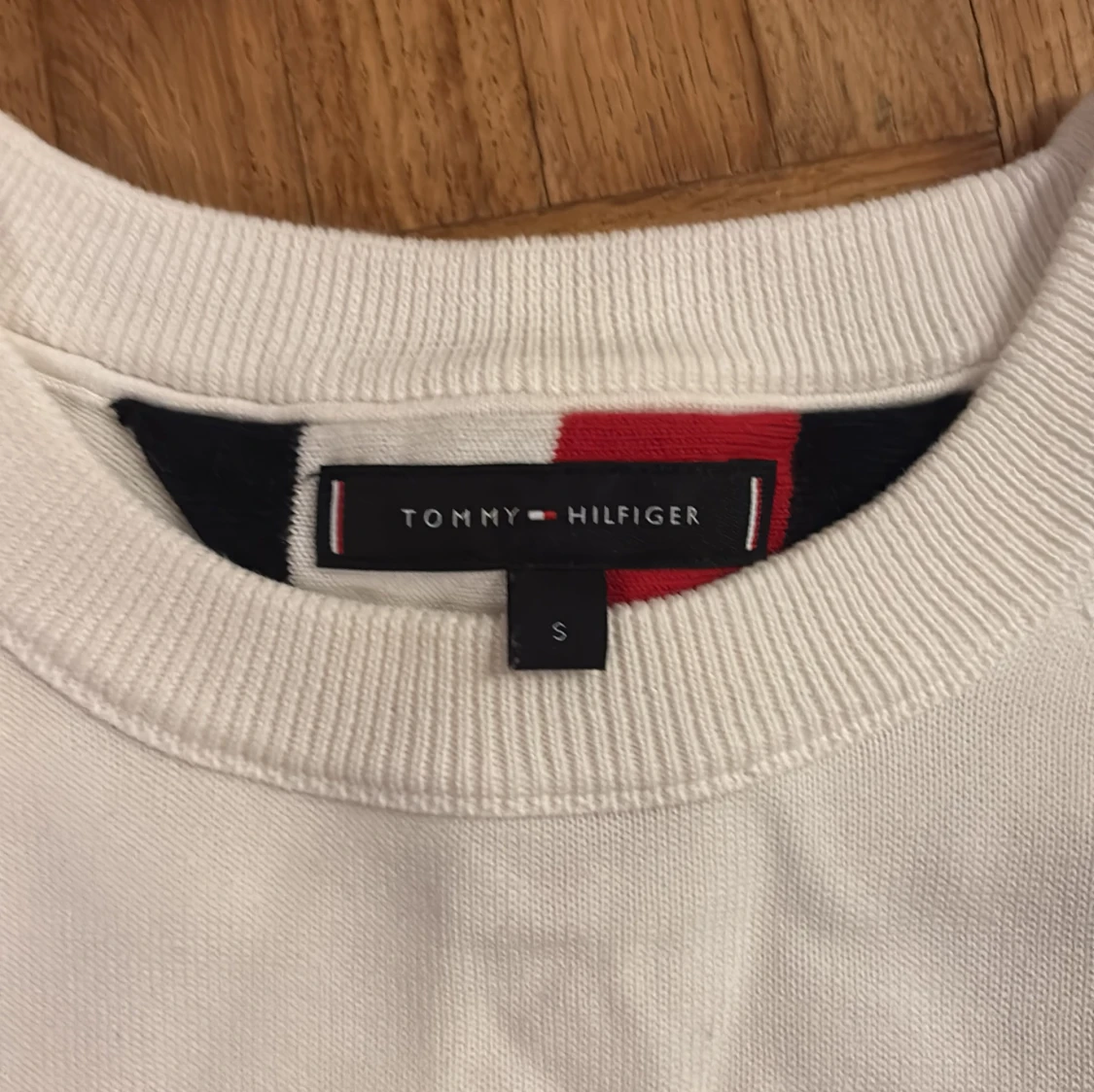 Vit Tommy Hilfiger tröja med logga - 2