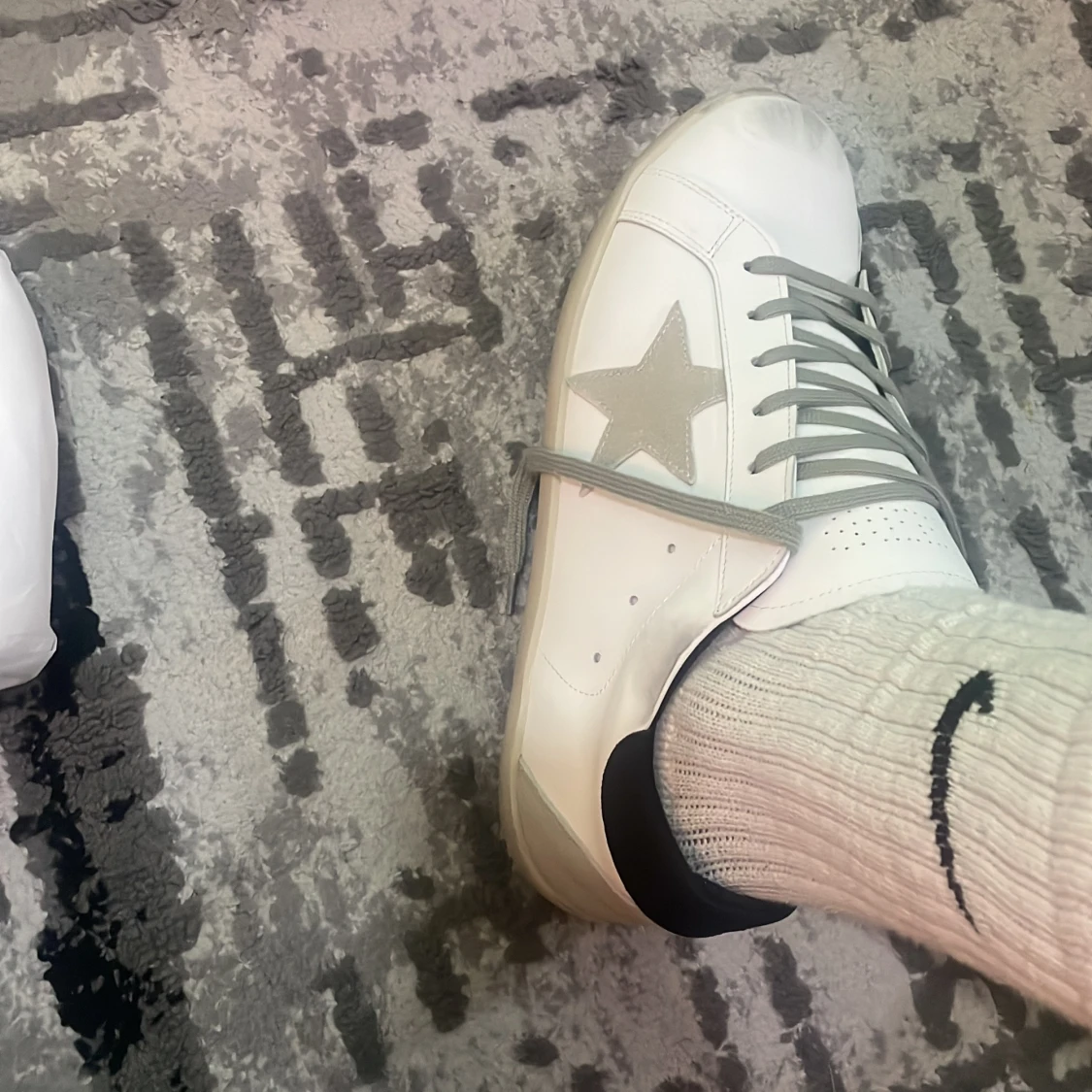 GGDB vita sneakers med grå stjärna - 1