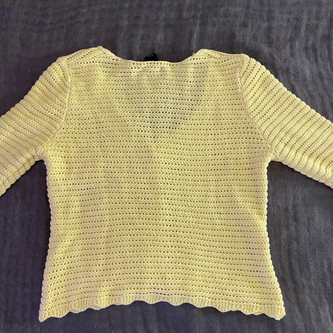 Ljusgul stickad kofta  - 2
