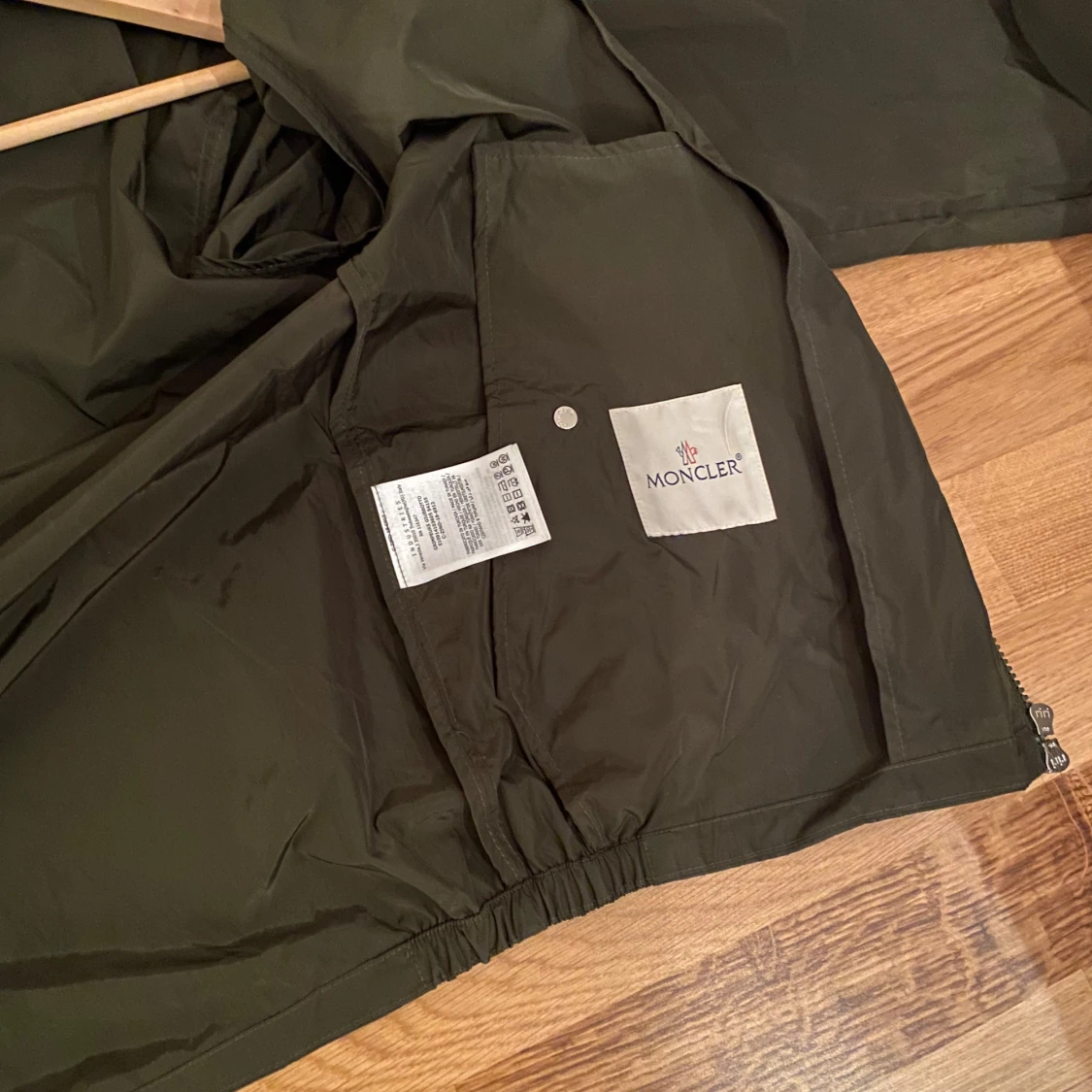 Grön vindjacka från Moncler - 1