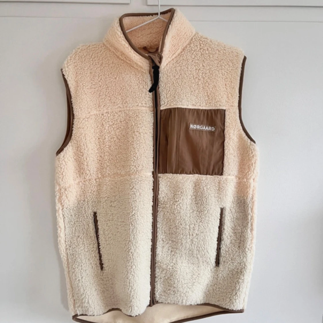 Beige fleeceväst från Mads Nørgaard