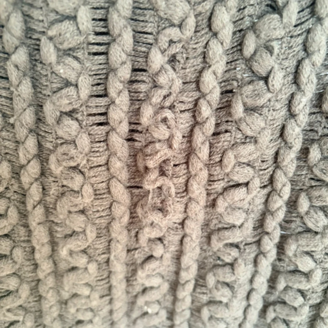 Brun stickad poncho  - 2