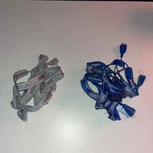 KÖP EJ DENNA ANNONS❌ - Dessa armband finns i min profil! Aldrig använda, christian dior och finns i både blå och grå. 70kr styck