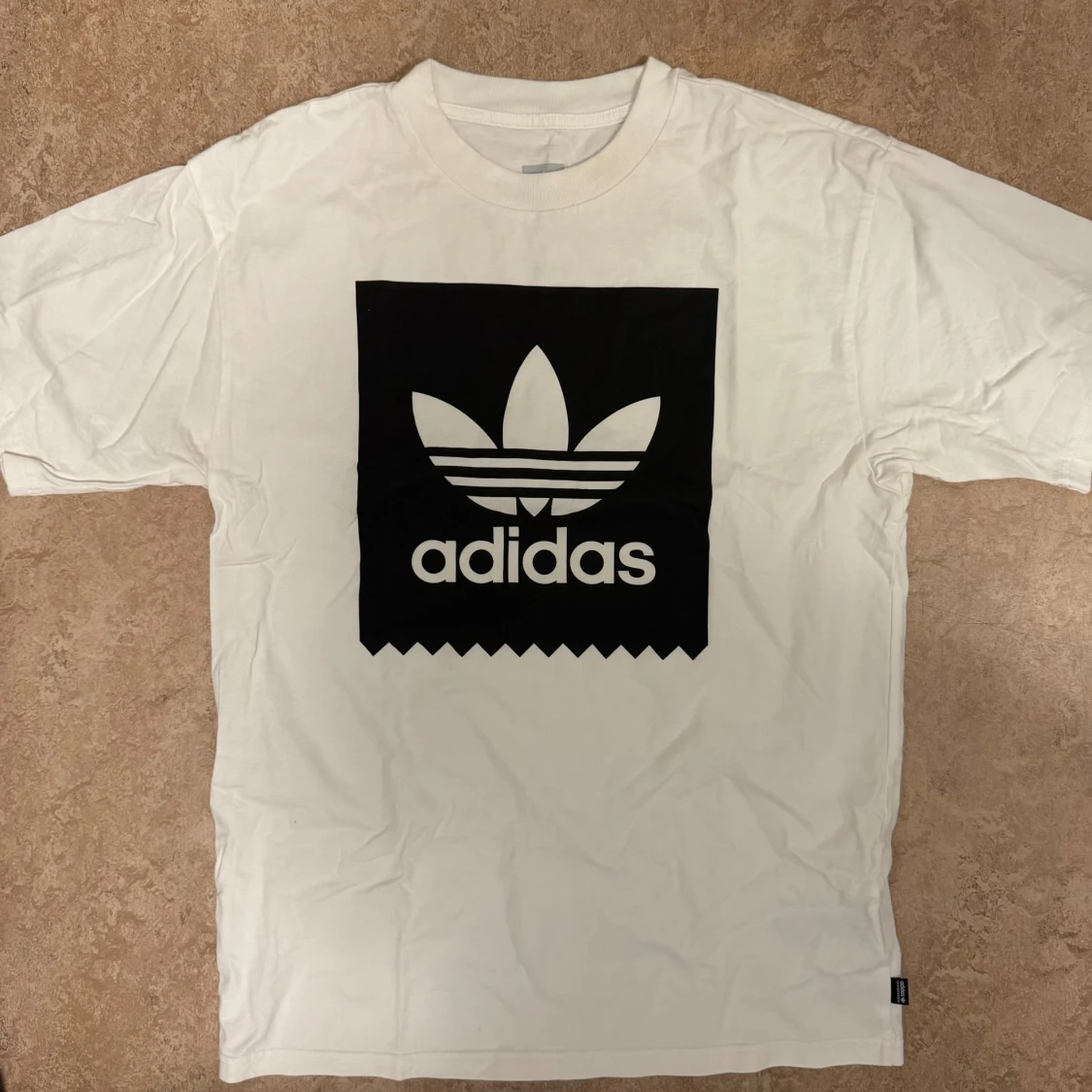 Svart Adidas t-shirt med vita ränder - 2
