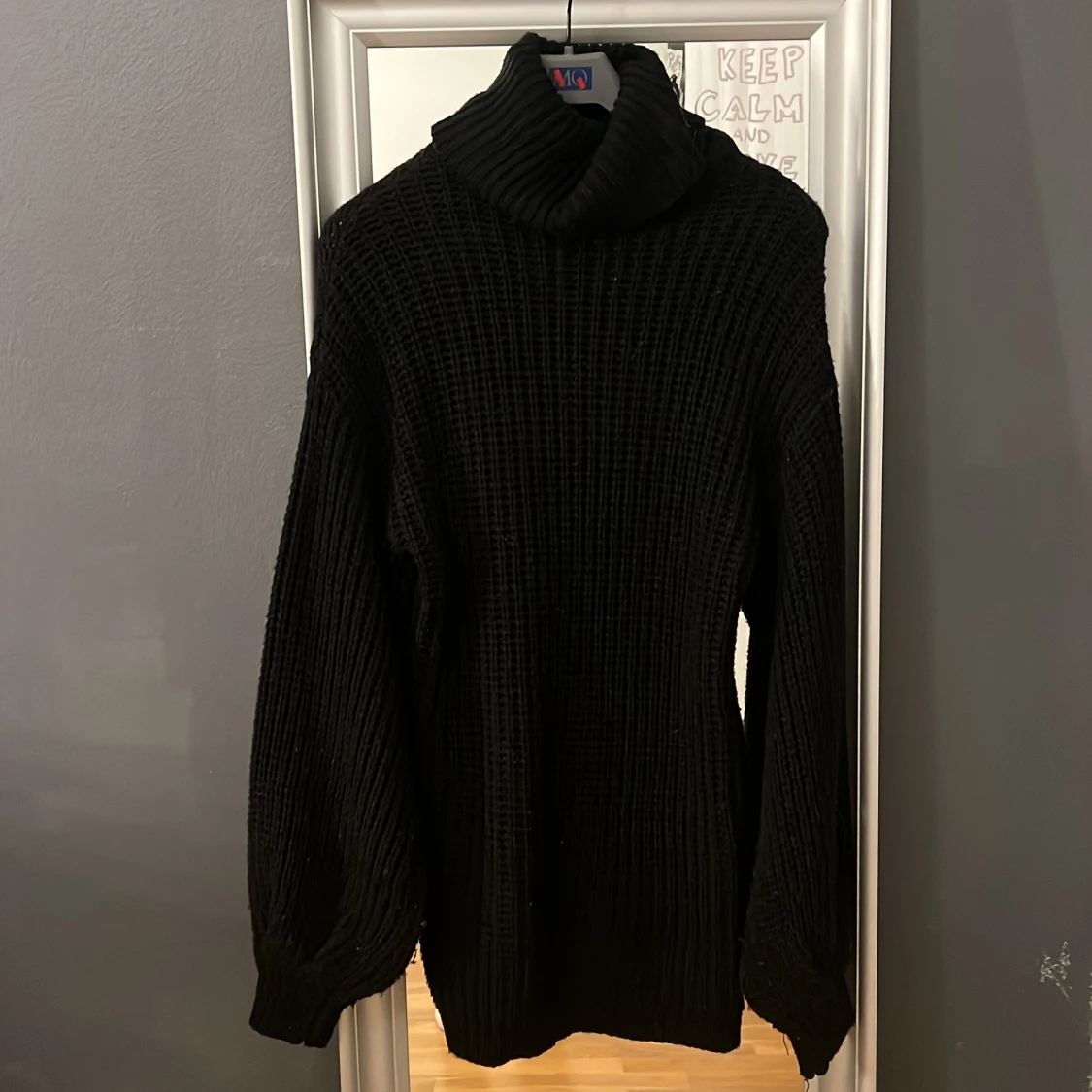 Svart stickad poloklänning NA-KD  - 3