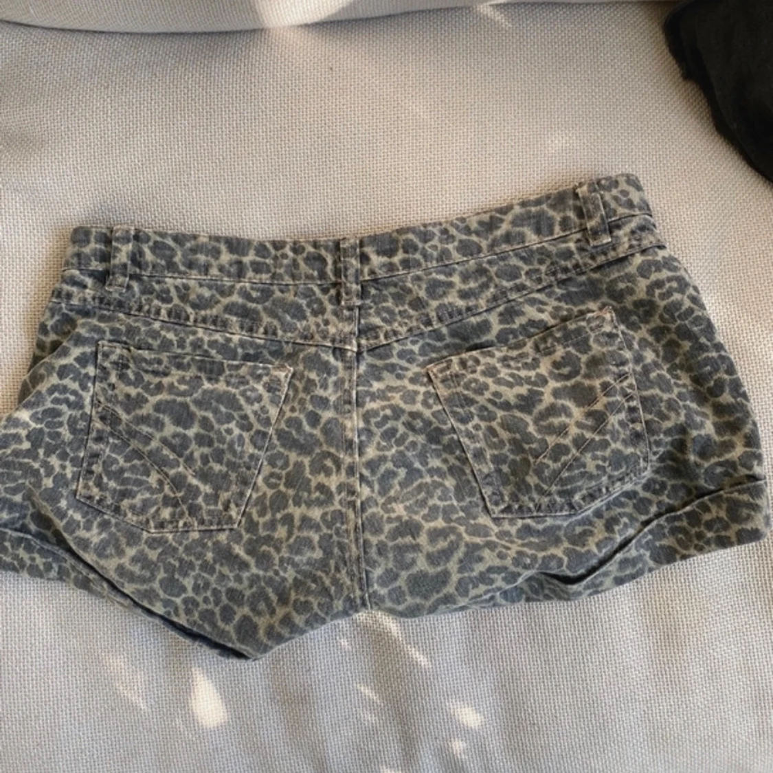 Leopardmönstrade shorts - 2