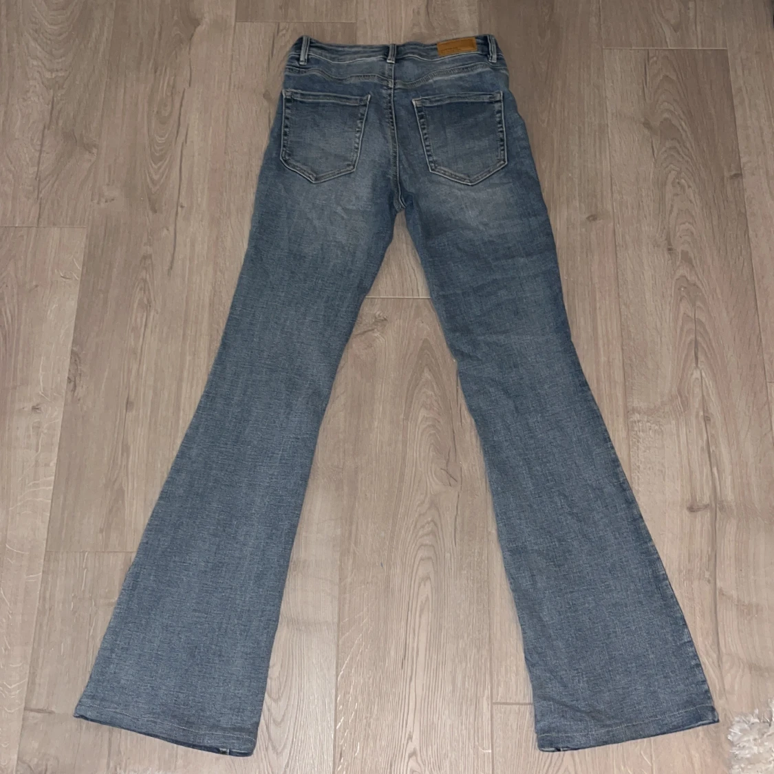 Blå bootcut jeans från Vero Moda - 1