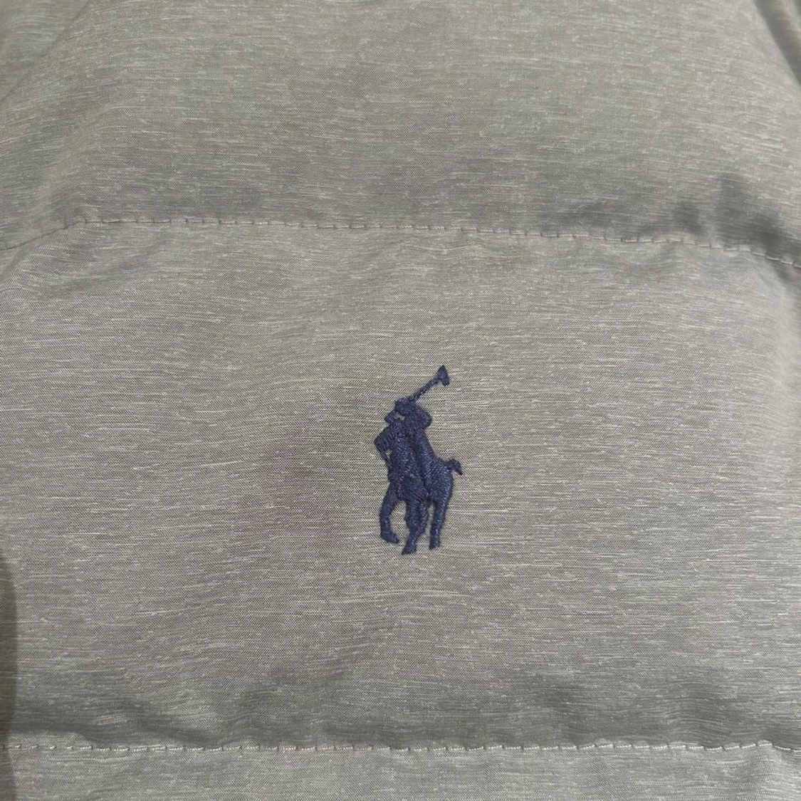 Grå och marinblå dunväst från Polo Ralph Lauren - 1