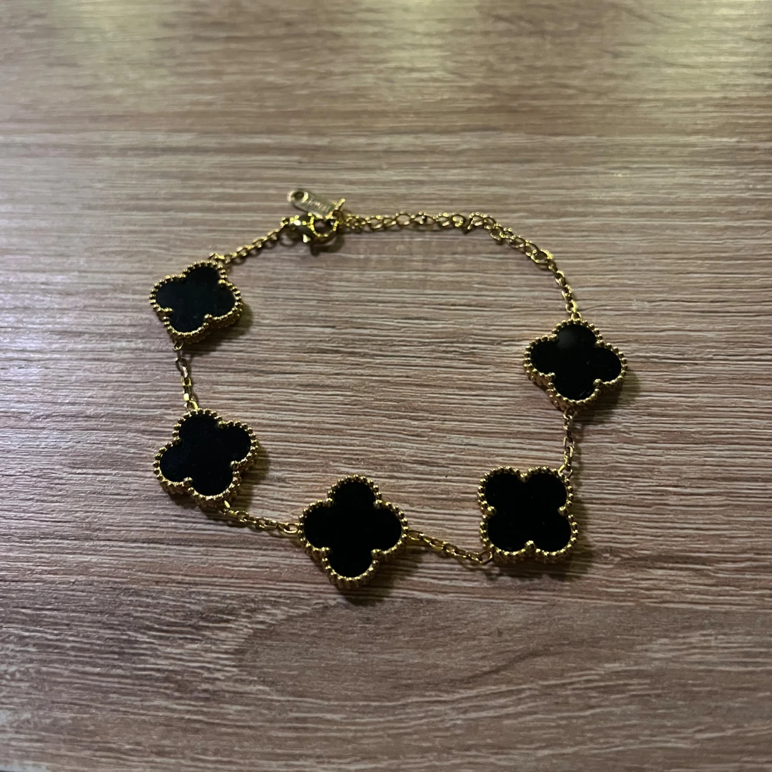 Svart och Guld klöver armband