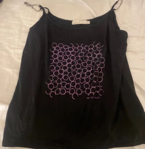 En top från ICHI xl  - En svart top från ichi storlek xl 