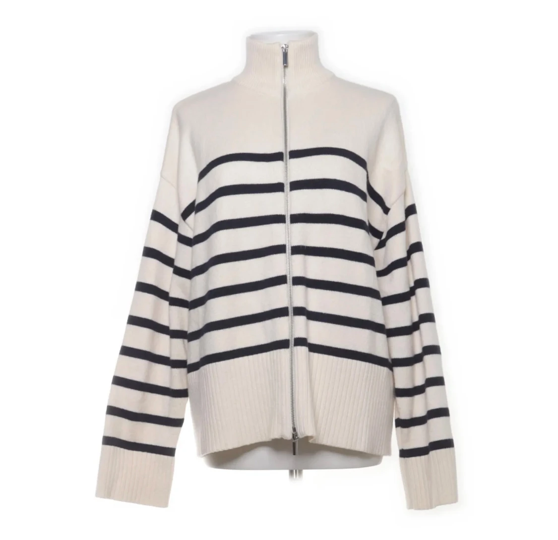 Randig stickad kofta med dragkedja