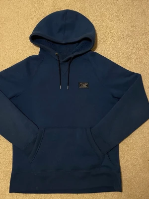 Hoodie från Abercrombie & Fitch - Stilig mörkblå gosig hoodie från Abercrombie & Fitch. 