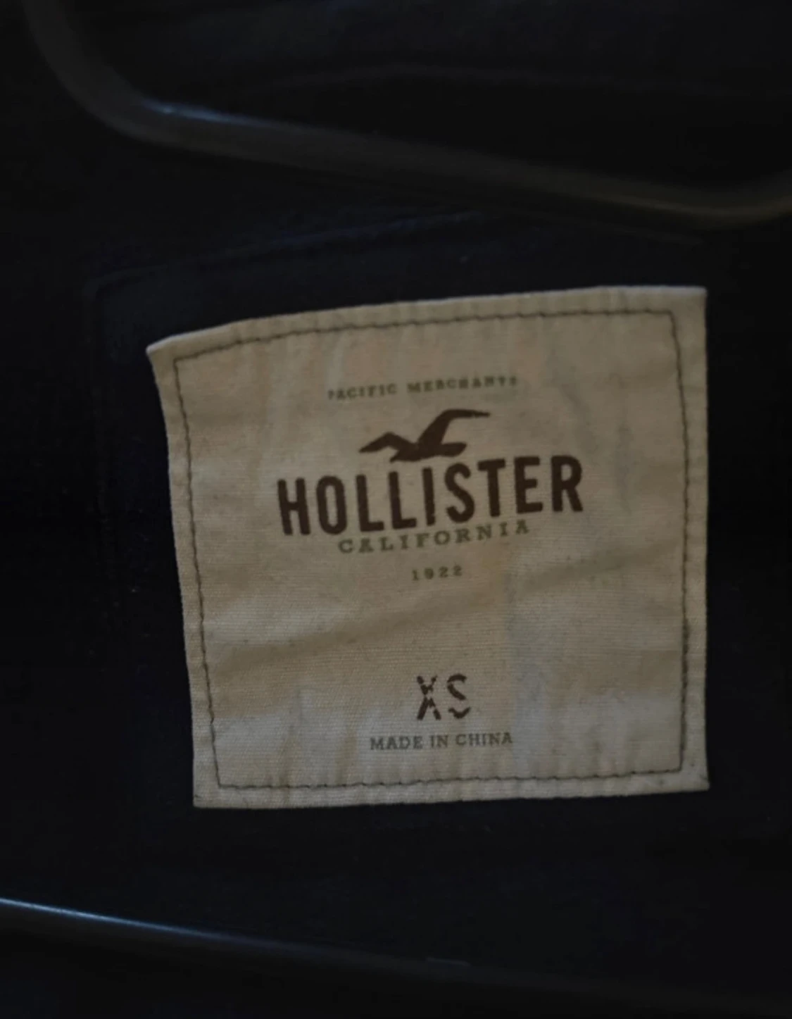 Mörkblå kofta ifrån Hollister - 1