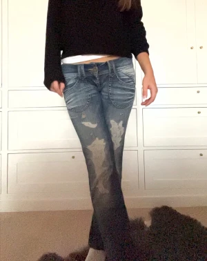 slitna jeans  - säljer dessa pepe jeans 💘midjemått: 38 cm