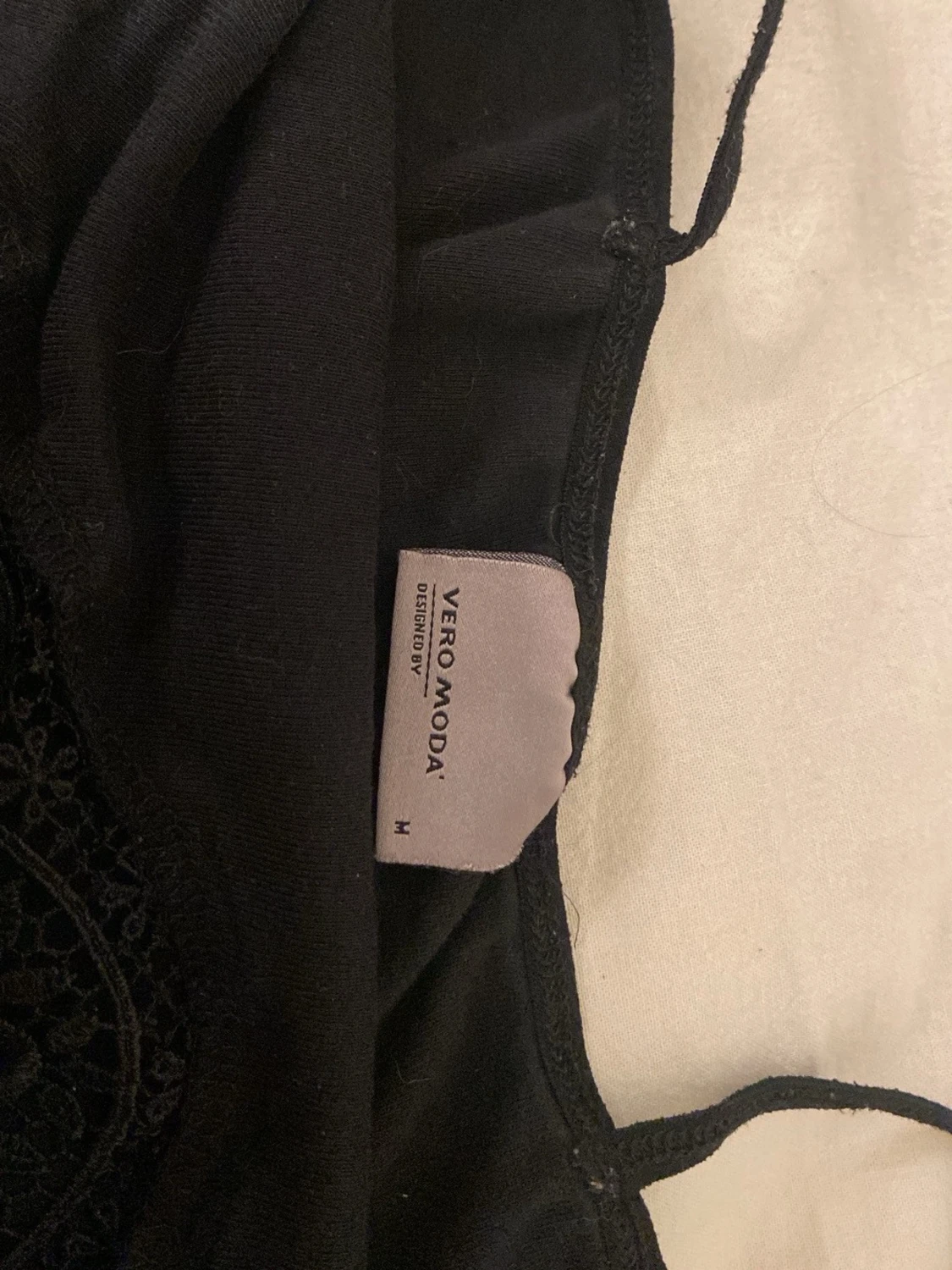 Svart spetsdetaljerad linnetopp Vero Moda - 2