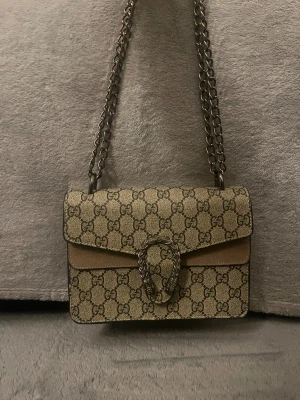 mönstrad axelväska - Mer info vid diskussion❤️helt ny