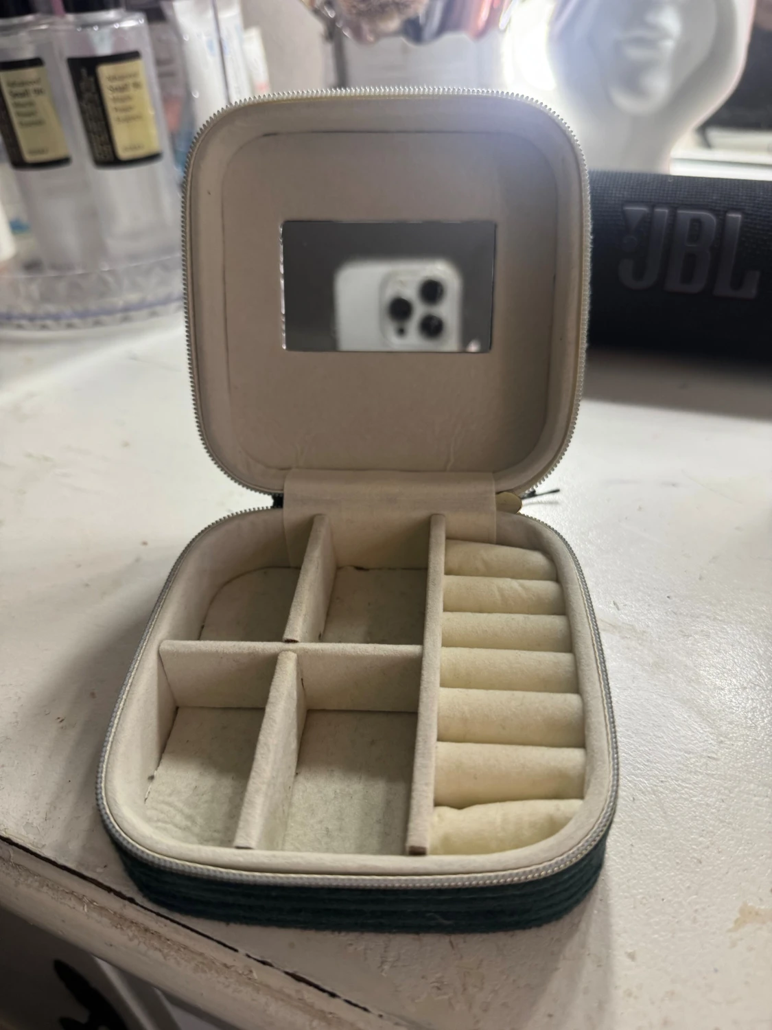 Grön smyckes necessär med guldig dragkedja - 1