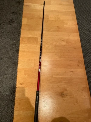 Ventus skaft  - Fujikura Ventus TR Red 5-R Premium driverskaft  Suttit i TaylorMade Stealth 2,, passar drivers som man kan byta huvud på Stabilare än vanliga Ventus Red, bra för jämn bollstart.  Flex: Regular Viktklass: 50 g Skick: mycket bra