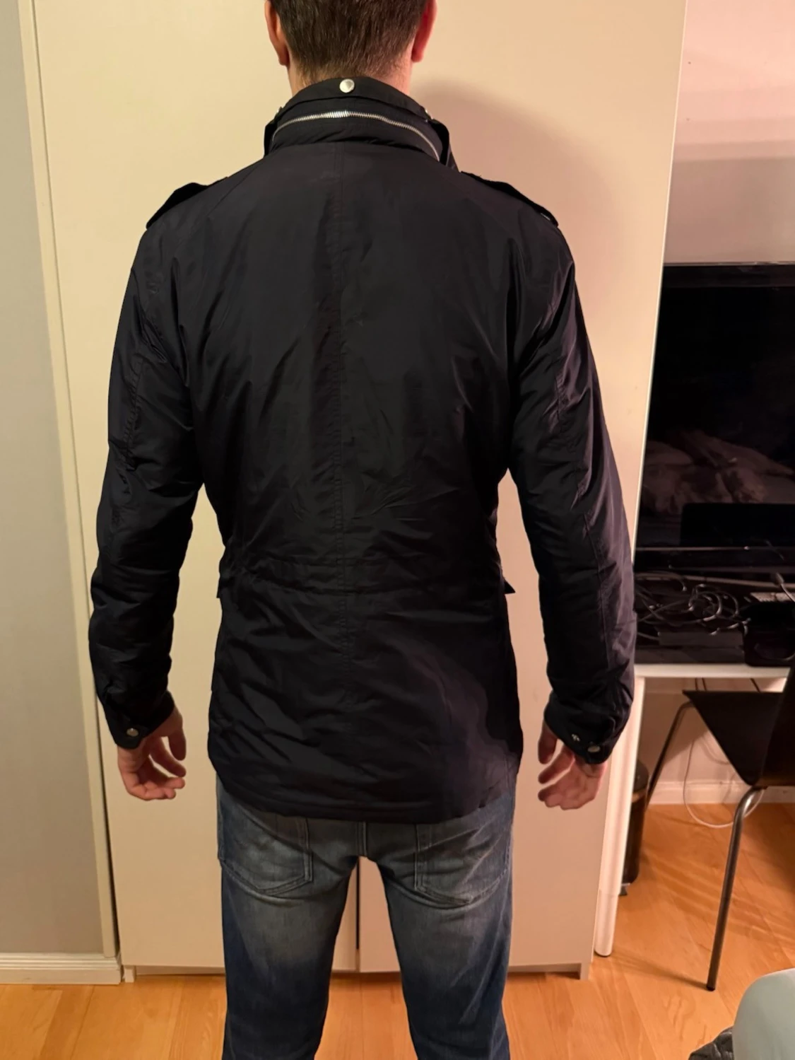 Svart vindjacka med dragkedja - 1