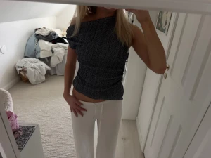 Fin blå topp - Eftertraktad blå topp från Zara, storlek L men sitter bra på mig som har S vanligtvis❤️