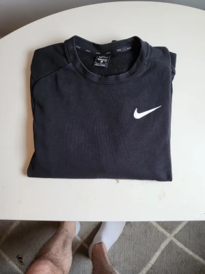 Svart sweatshirt från Nike - Mycket gott skick, storlek M. 