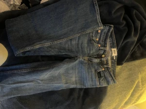Blå bootcut jeans från lager 157 - Säljer ett par klassiska blå jeans lager 157
