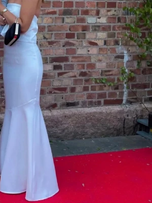 Vit balklänning  - Jag på bilden🤍✨