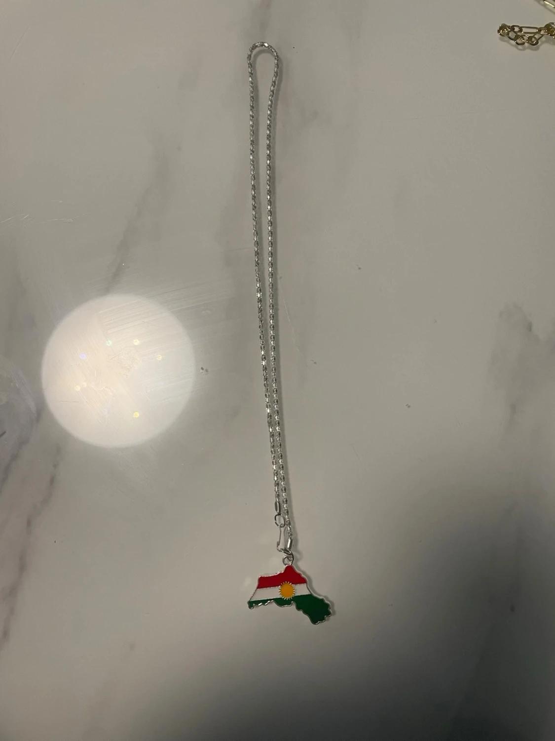 Halsband med Kurdistan-hänge