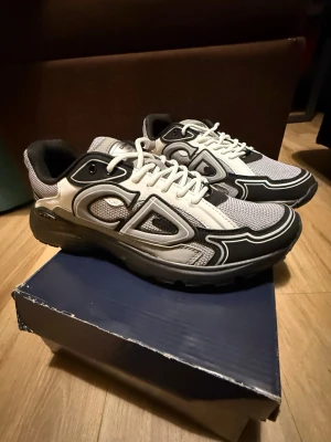 Dior B30 sneakers svart/vit - Pris kan diskuteras nästa kvalité nya