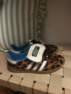 Adidas samba leopard sneakers - Adidas samba i cheetah print, storlek 38💕🐆 perfekt statement piece!!