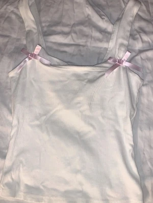 vit topp - helt oanvänd🩷